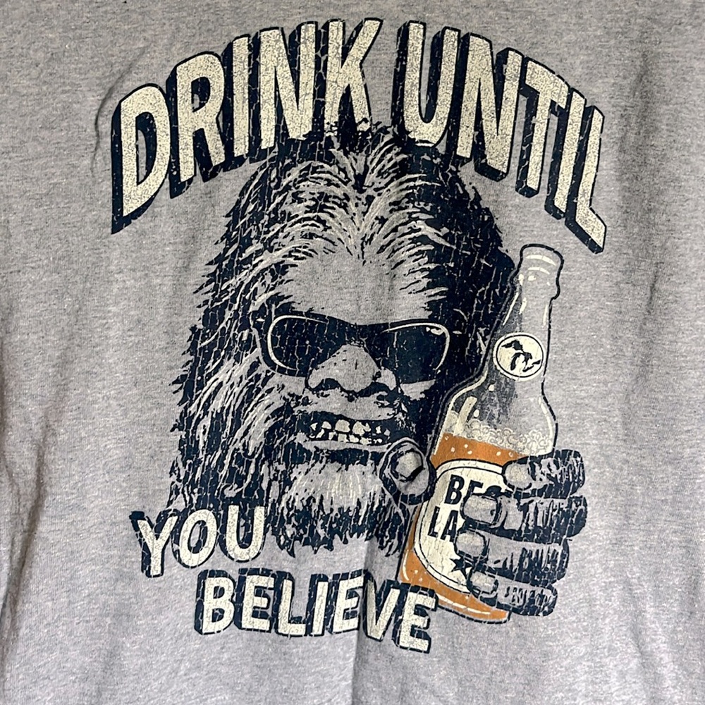 Big foot T shirt🪵🌲 Small